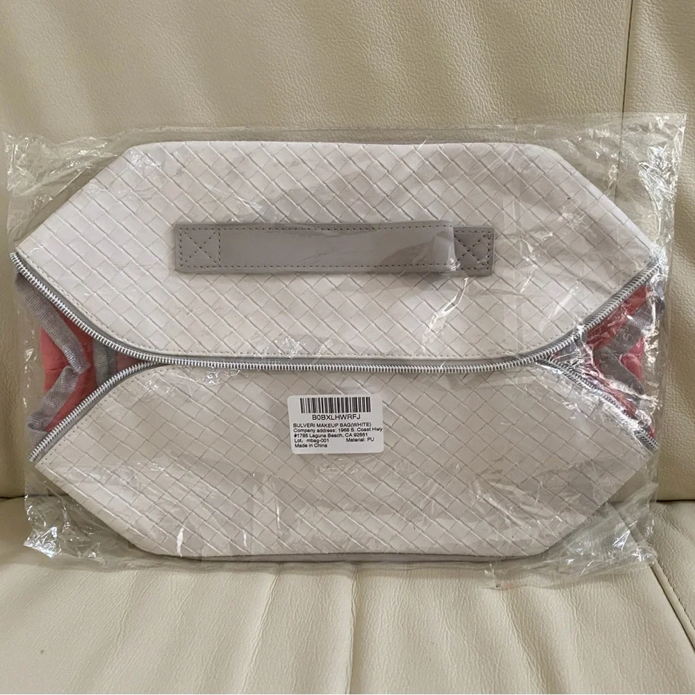 NWT Bulveri Makeup Bag White/Gray and Coral Quilted Design with Gold Zipper